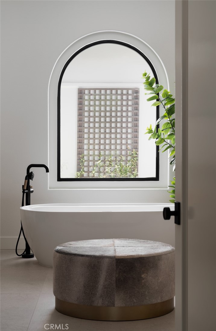 76476 Via Chianti Indian Wells, CA 92210 - Photo 30 of 74 a view of a bathtub in a bathroom