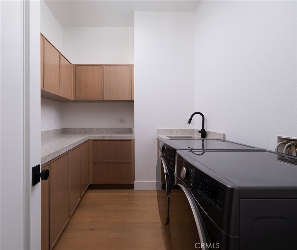 76476 Via Chianti Indian Wells, CA 92210 - Photo 38 of 74 a kitchen with a sink and cabinets