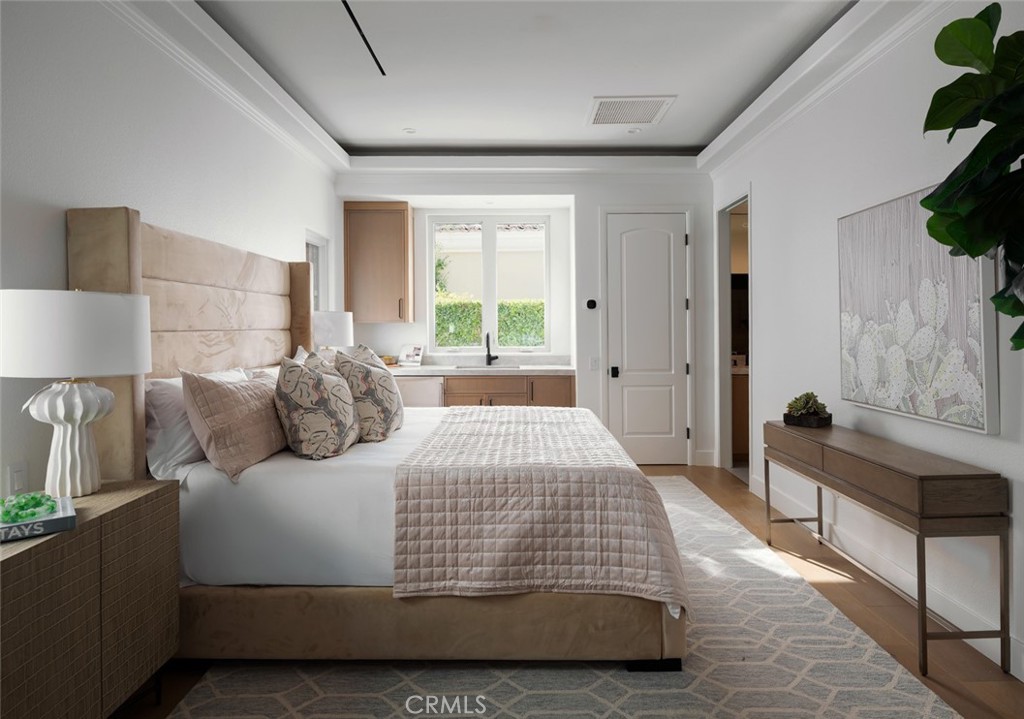 76476 Via Chianti Indian Wells, CA 92210 - Photo 39 of 74 a bedroom with a bed and a window