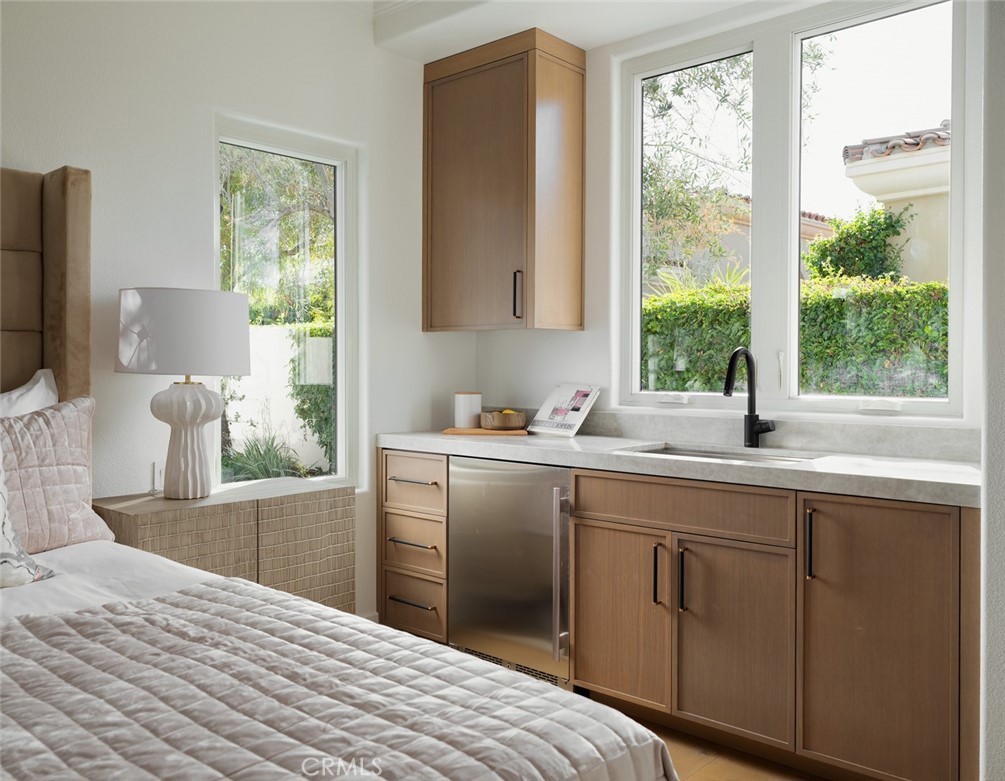 76476 Via Chianti Indian Wells, CA 92210 - Photo 41 of 74 a bedroom with a bed and a large window