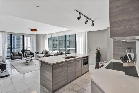 $1,895,000 | 650 Northeast 32nd Street, Unit 3901, Miami, FL 33137