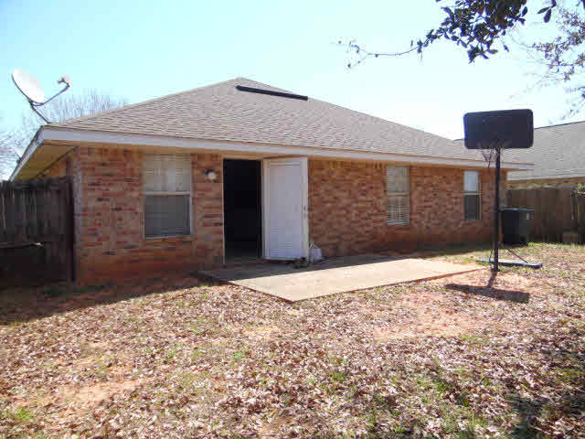 2712 Hampton Park Circle Foley, AL 36535 - Photo 14 of 18