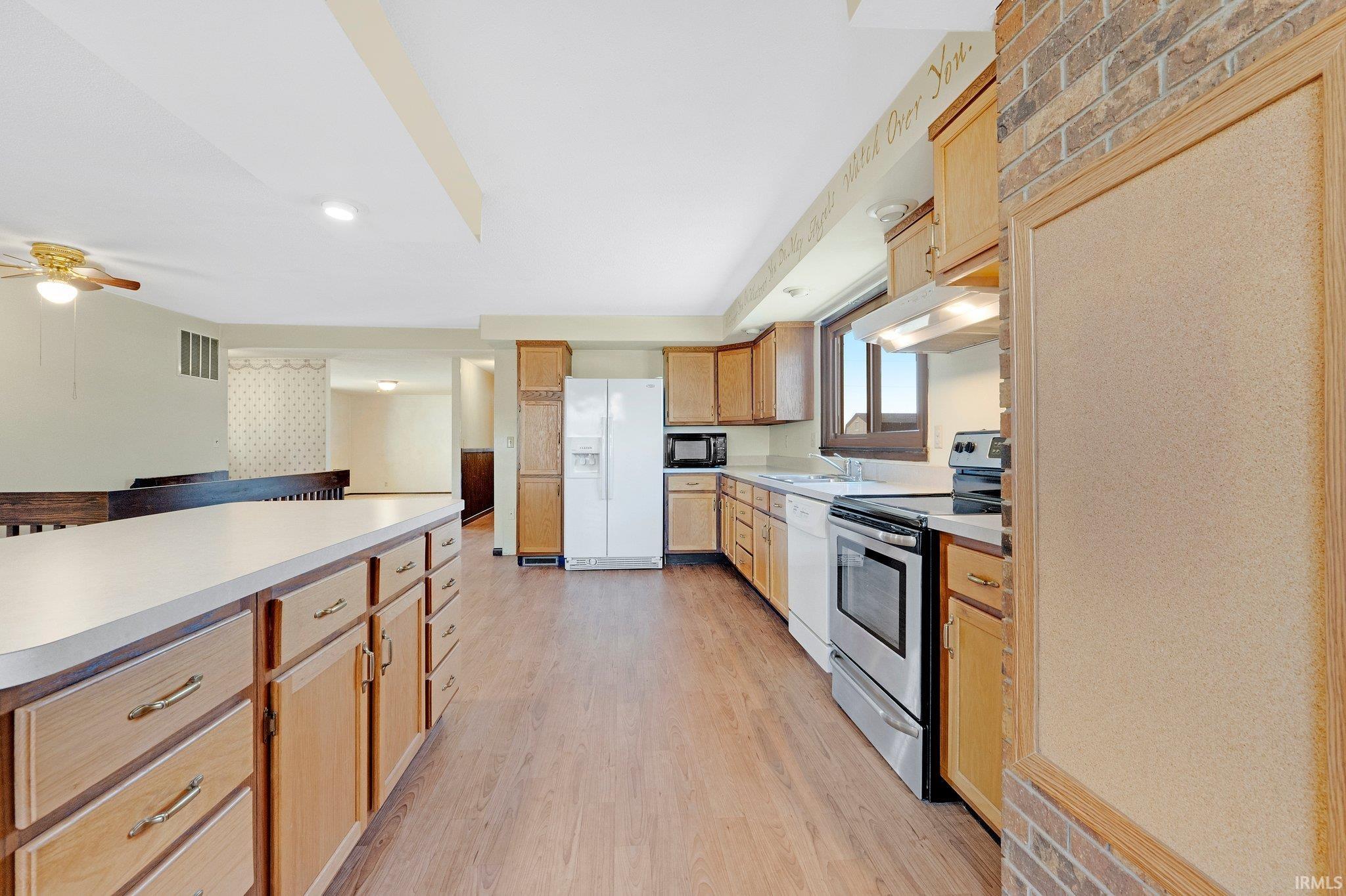17328 Brunson Road Hoagland, IN 46745 - Photo 11 of 35