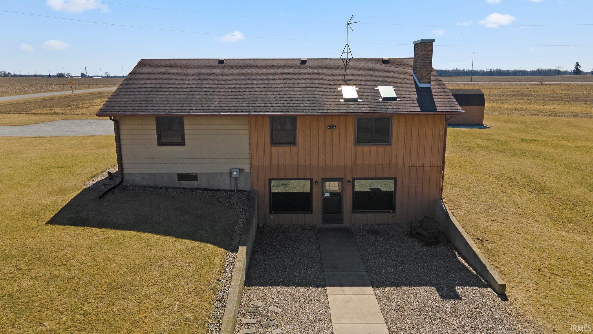 17328 Brunson Road Hoagland, IN 46745 - Photo 7 of 35