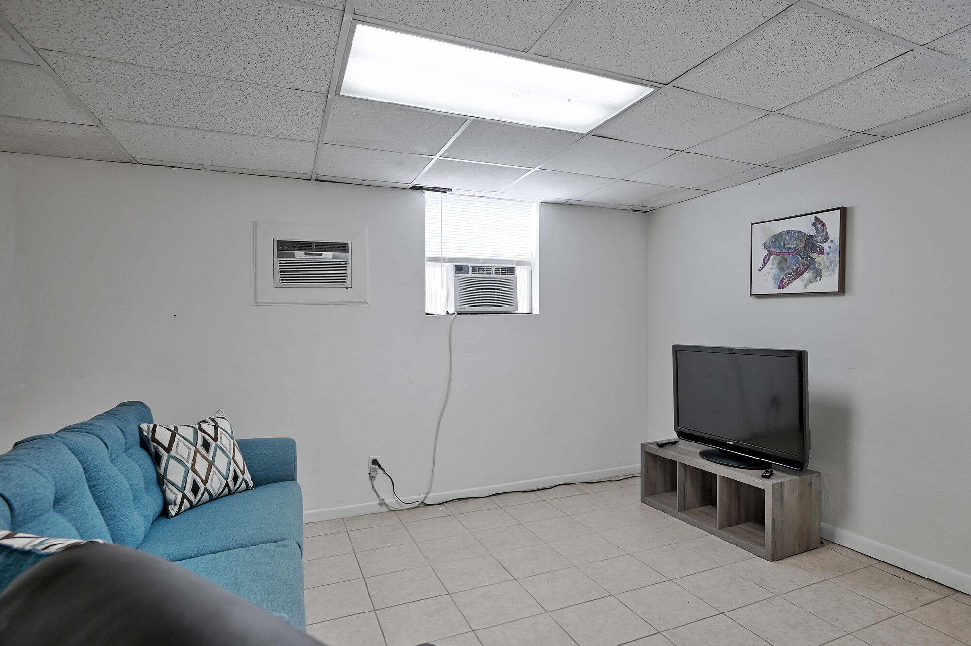 8517 Jimmy Buffett Mem Highway Melbourne Beach, FL 32951 - Photo 35 of 60 a living room with furniture