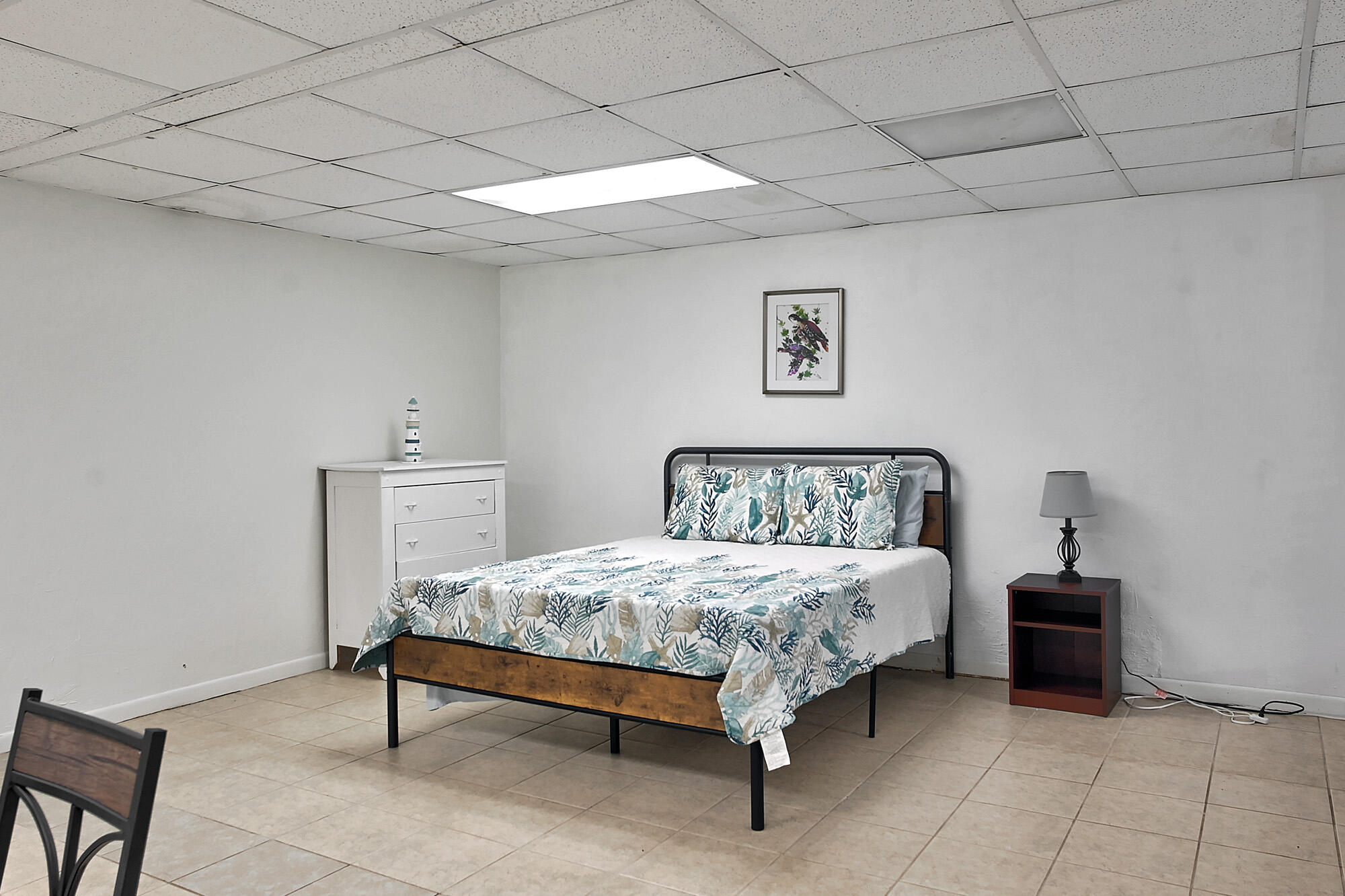 8517 Jimmy Buffett Mem Highway Melbourne Beach, FL 32951 - Photo 36 of 60 a bedroom with a bed and a table in it