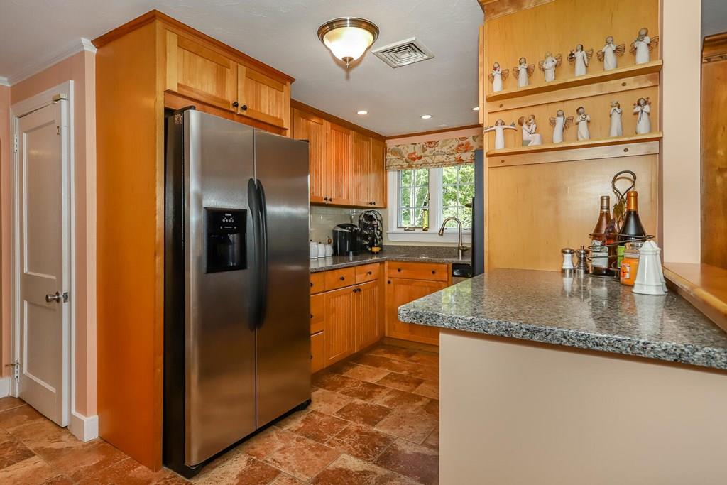 622 Bay Road Stoughton, MA 02072 - Photo 7 of 21 Gallery Image 7