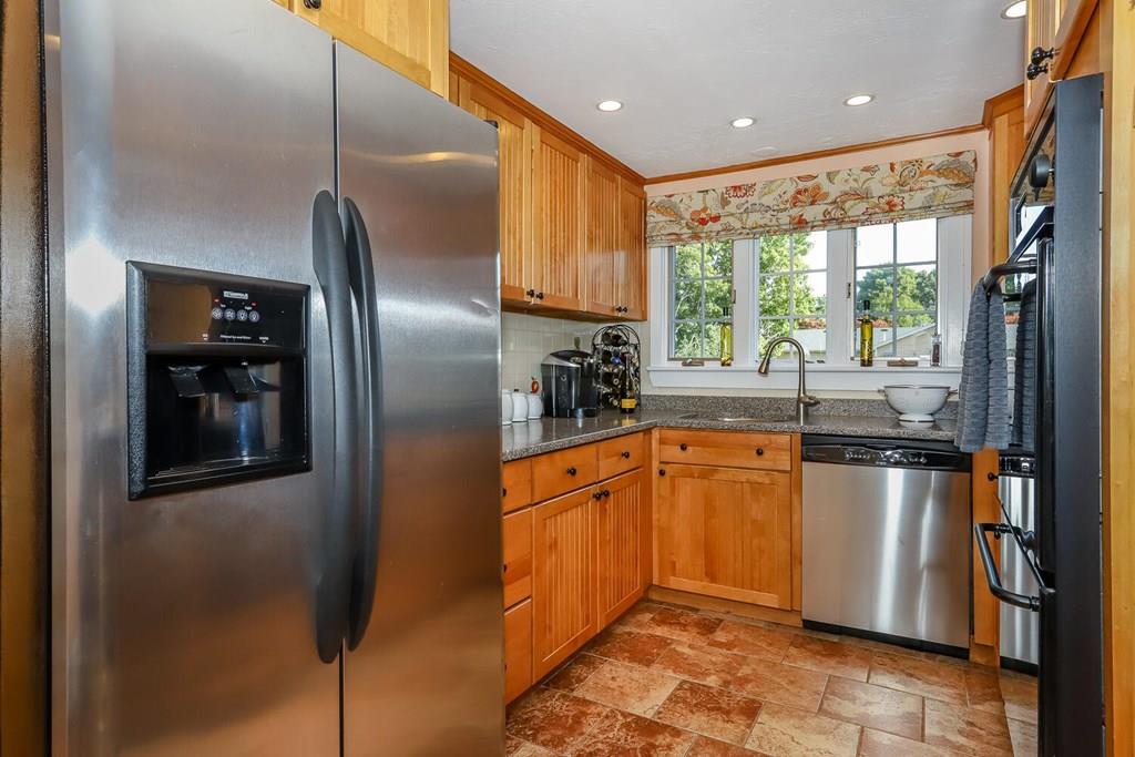622 Bay Road Stoughton, MA 02072 - Photo 8 of 21 Gallery Image 8
