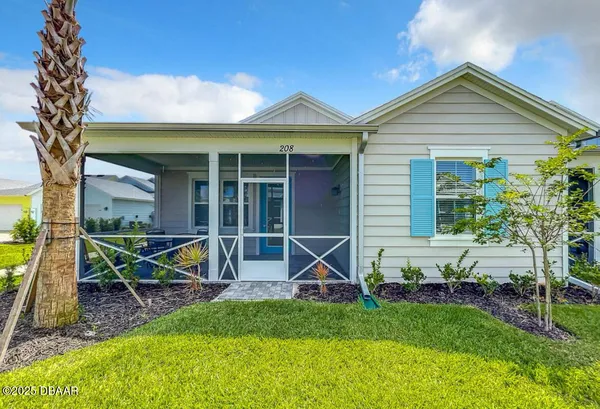 a view of a house with backyard