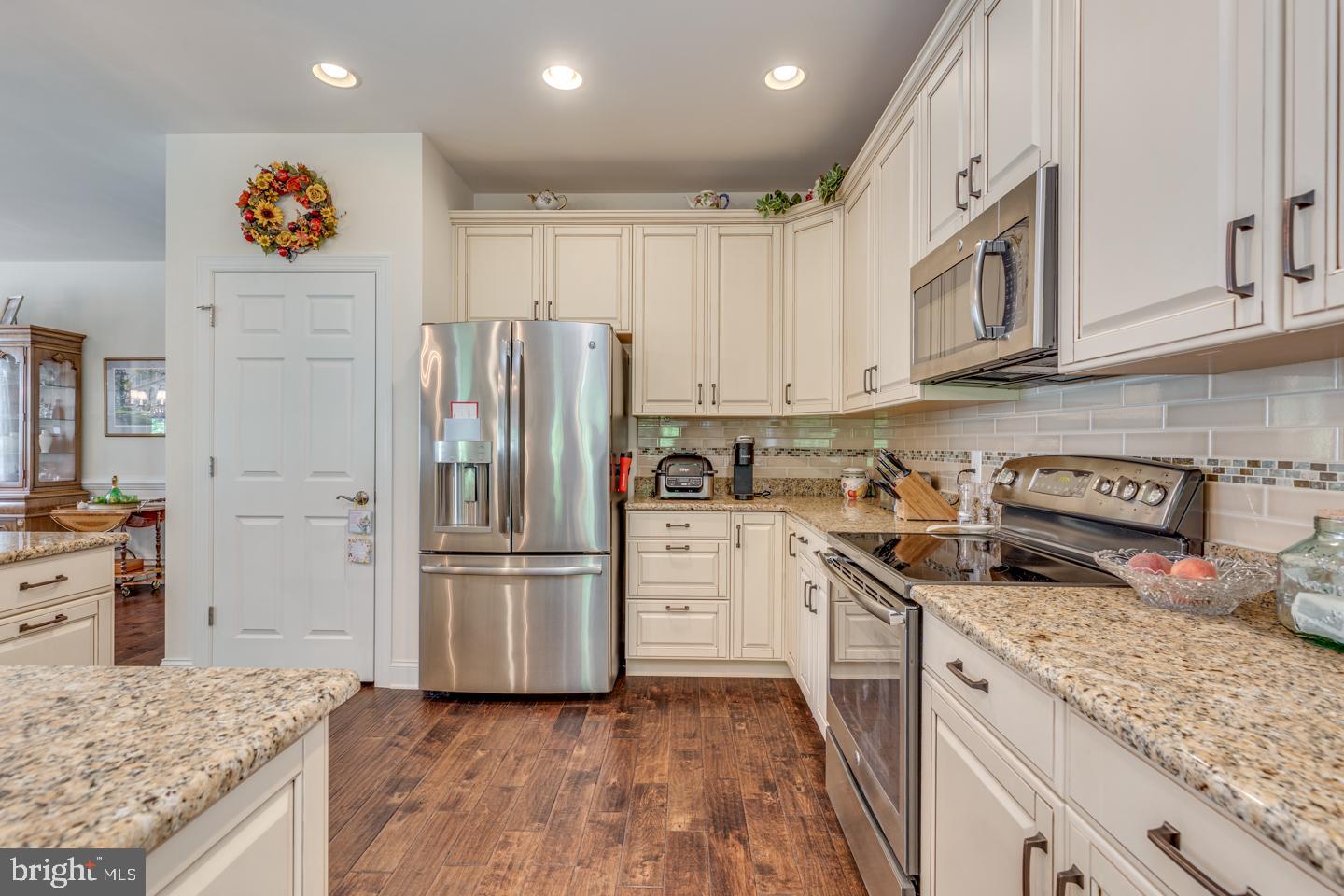 27 Liverpool Way Medford, NJ 08055 - Photo 5 of 32 Gallery Image 5