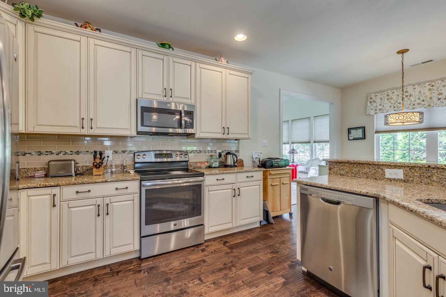 27 Liverpool Way Medford, NJ 08055 - Photo 6 of 32 Gallery Image 6