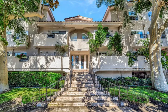 $3,495 | 14727 West Magnolia Boulevard, Unit 126, Sherman Oaks, CA 91403
