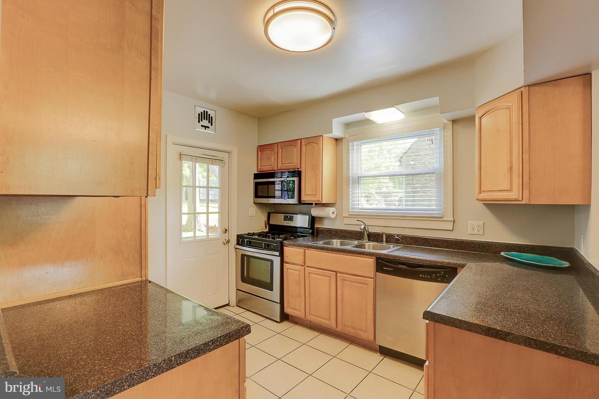 3201 Taney Road Baltimore, MD 21215 - Photo 14 of 30 Kitchen