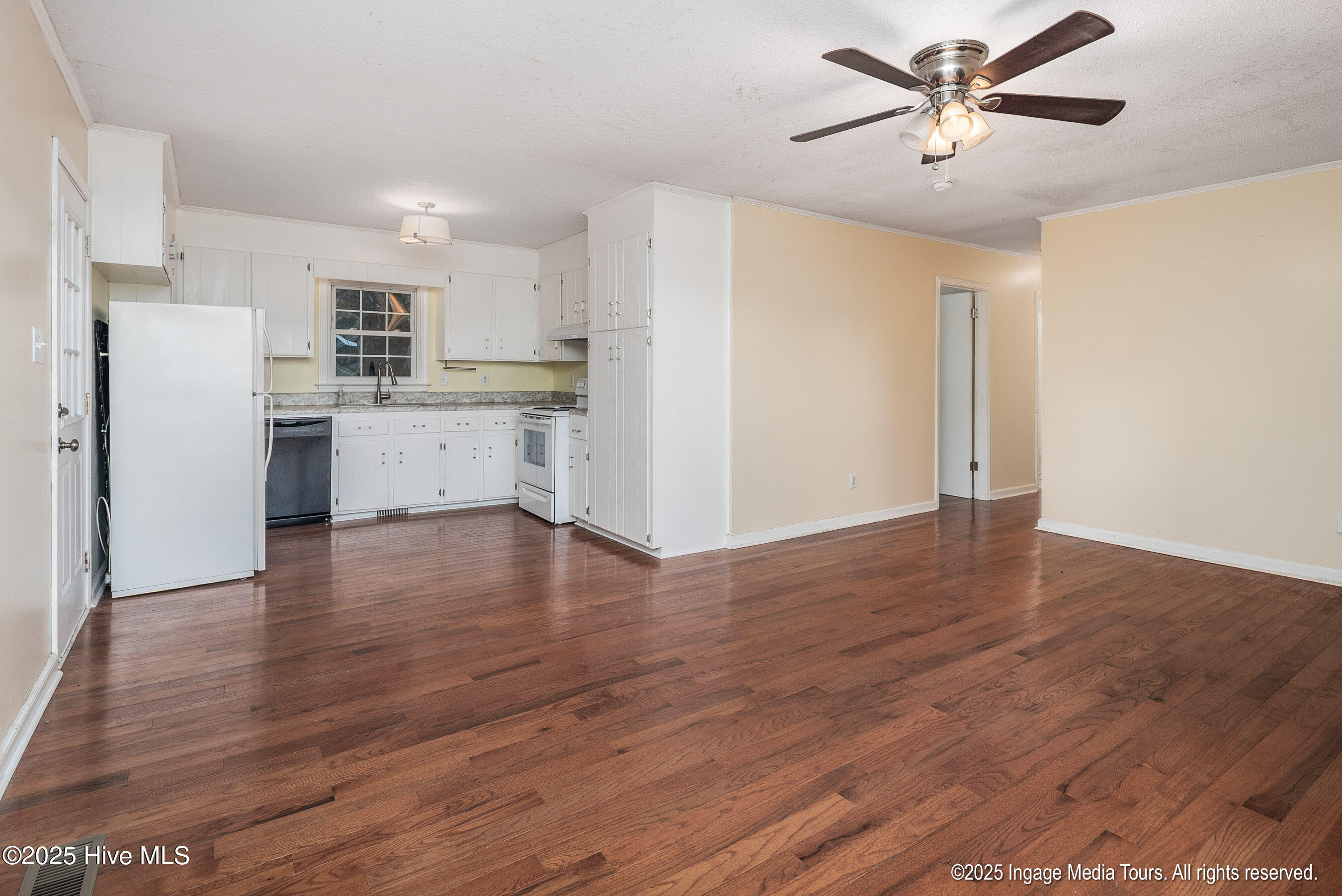 305 British Road Kinston, NC 28501 - Photo 5 of 30 20251006 MLS S_Nilsen 305 British Rd Kin