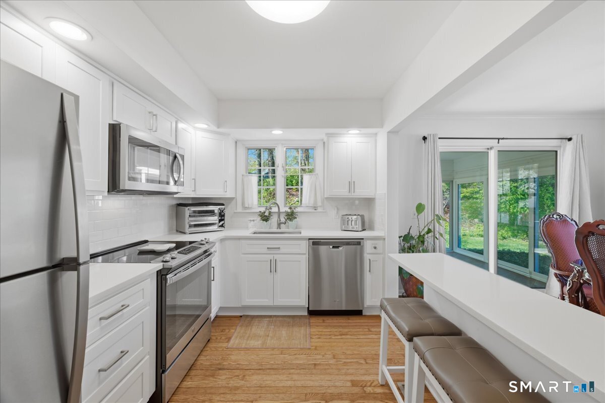 15 Hampshire Road, Unit 15 Madison, CT 06443 - Photo 16 of 35 Great layout for meal prep