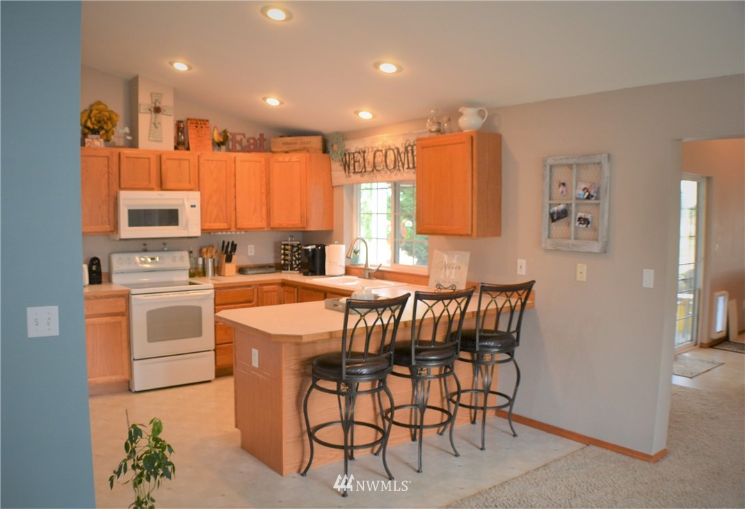 5022 188th Court Southwest Rochester, WA 98579 - Photo 4 of 25 Gallery Image 4