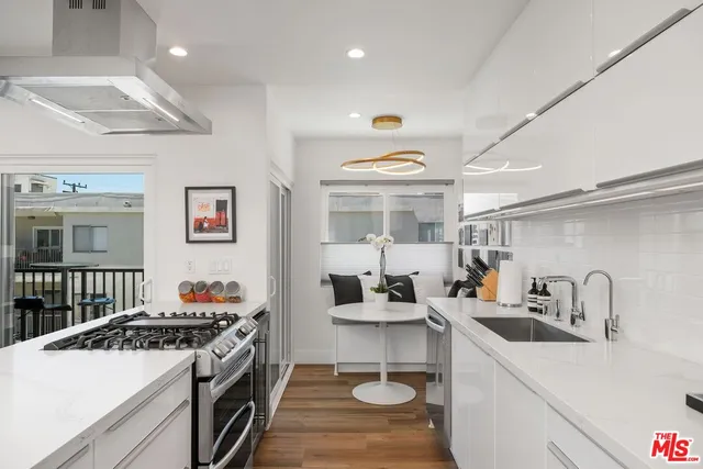 $4,995 | 949 North Kings Road, Unit 302, West Hollywood, CA 90069