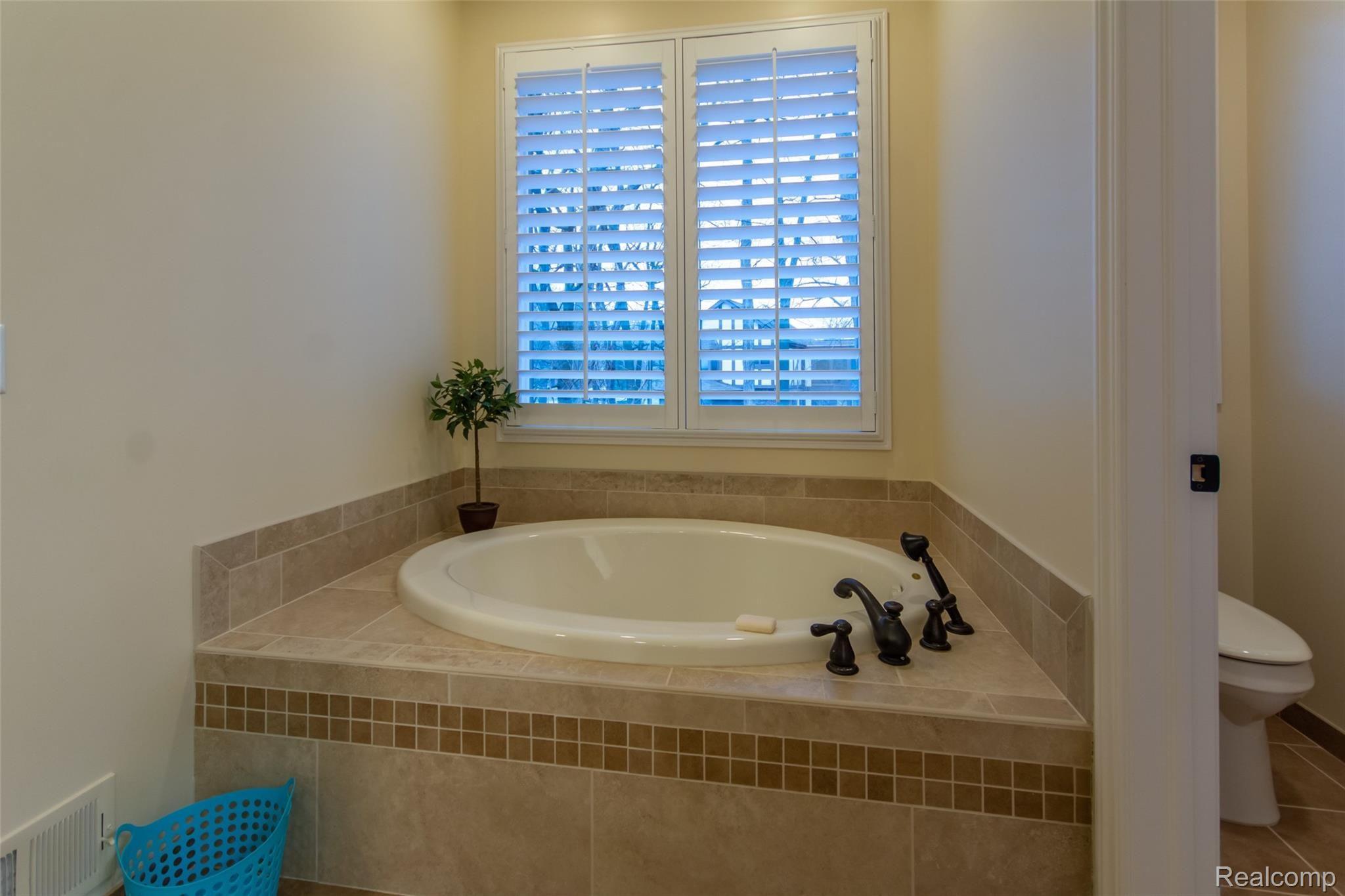 8385 Deerwood Road Clarkston, MI 48348 - Photo 13 of 24 DSC_8861enf.jpg