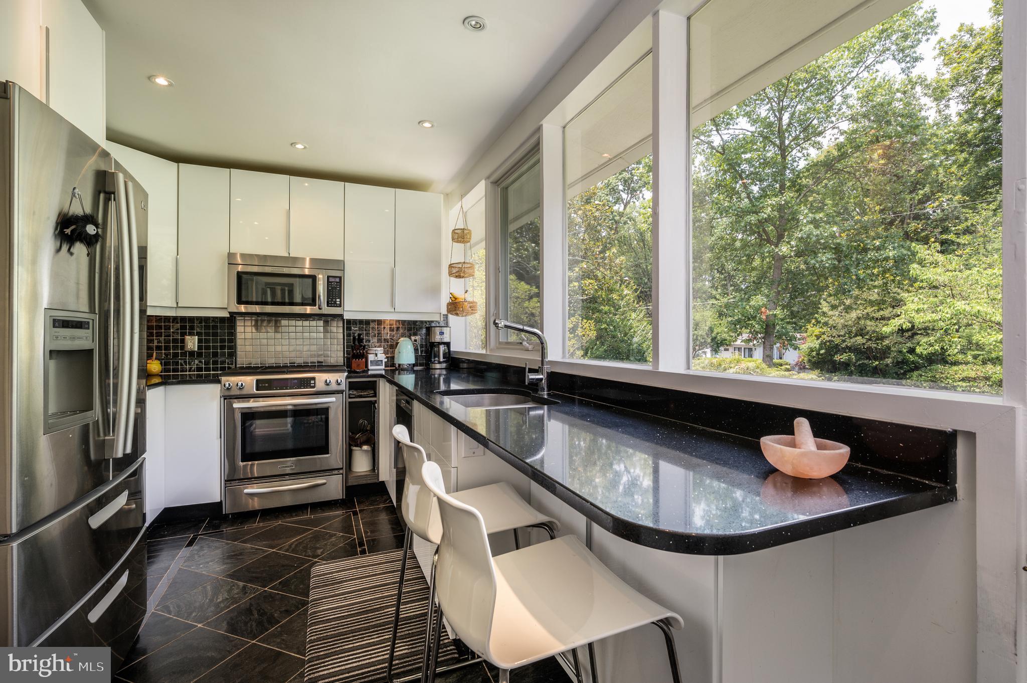 1910 Marthas Road Alexandria, VA 22307 - Photo 19 of 44 Kitchen with seating area