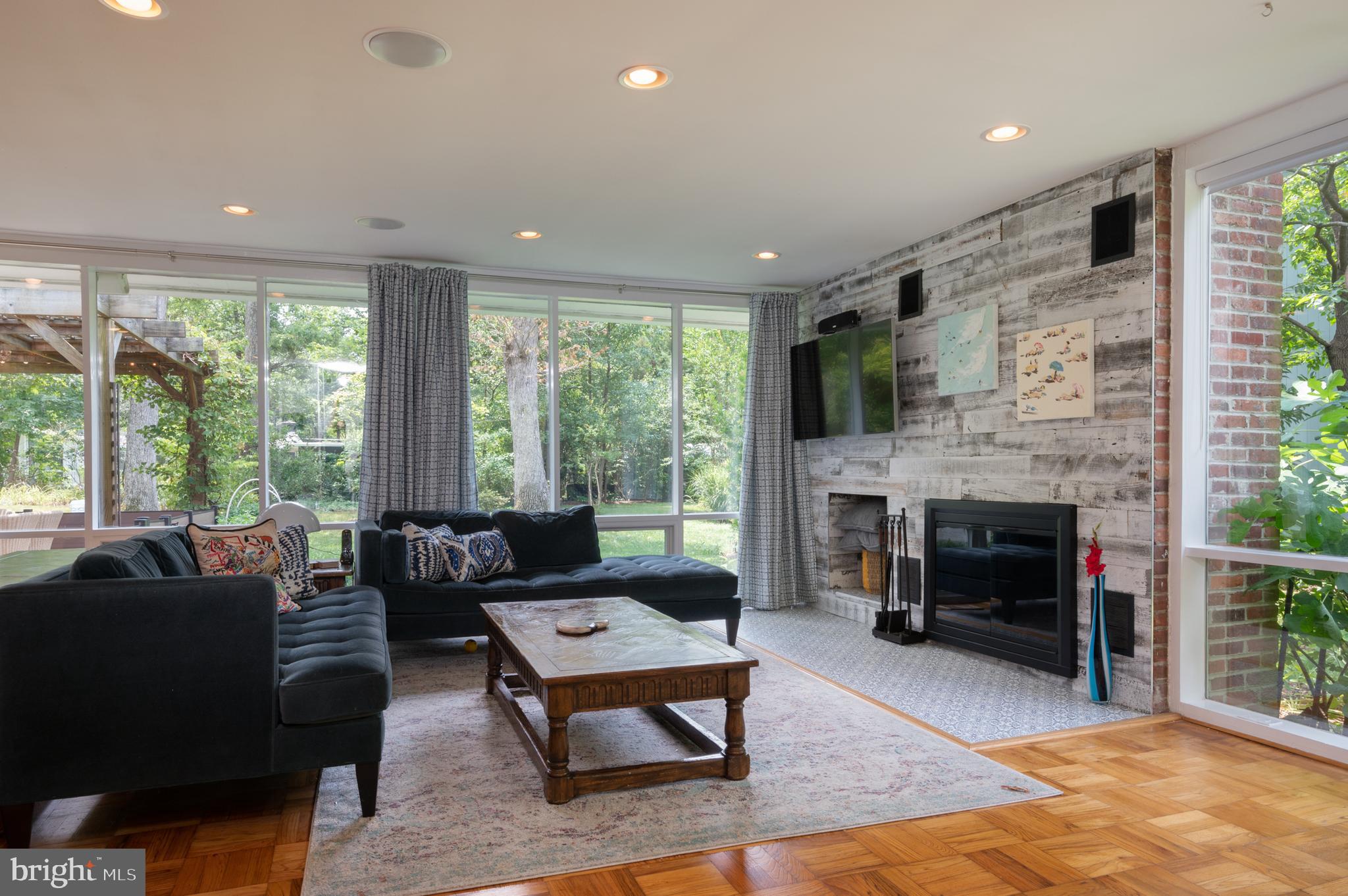 1910 Marthas Road Alexandria, VA 22307 - Photo 9 of 44 Let the sun shine in!