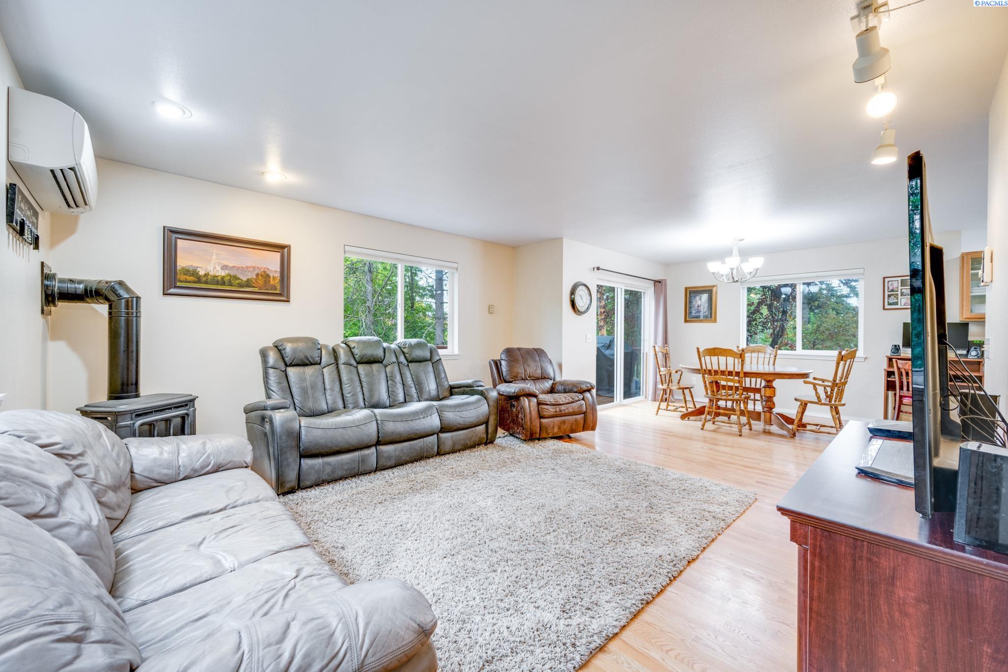 704 Southeast Ridgeview Street Pullman, WA 99163 - Photo 5 of 30 Gallery Image 5