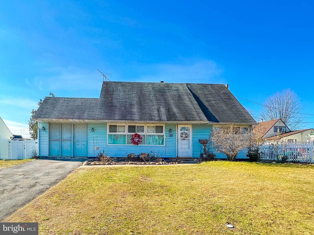 31 Petunia Road Levittown, PA 19056 - Photo 1 of 19 Gallery Image 1