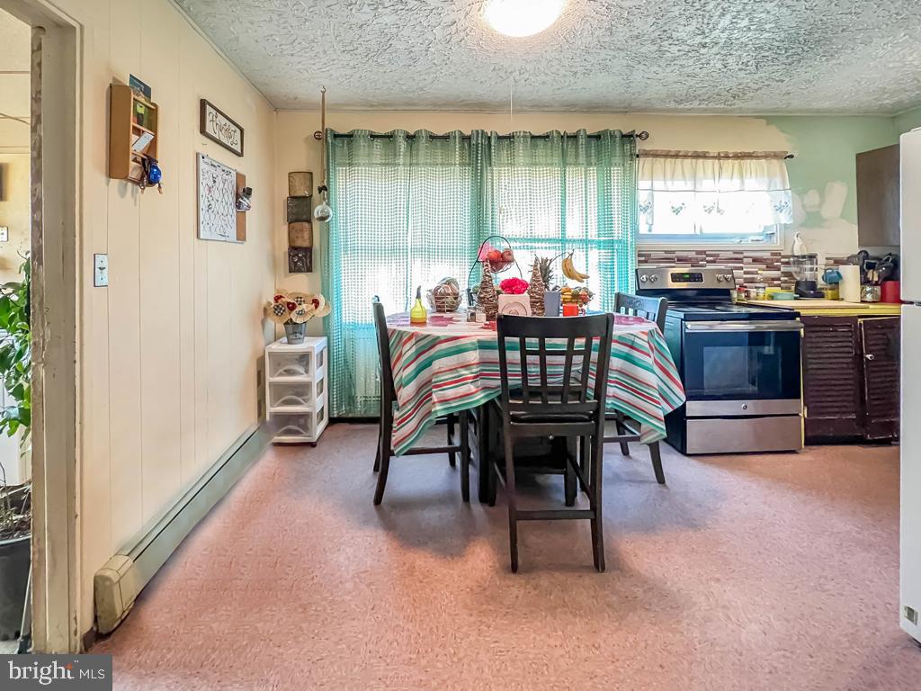 31 Petunia Road Levittown, PA 19056 - Photo 5 of 19 Gallery Image 5