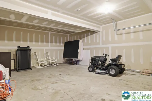 $329,900 | 112 Amos Circle, Bushkill, PA 18324