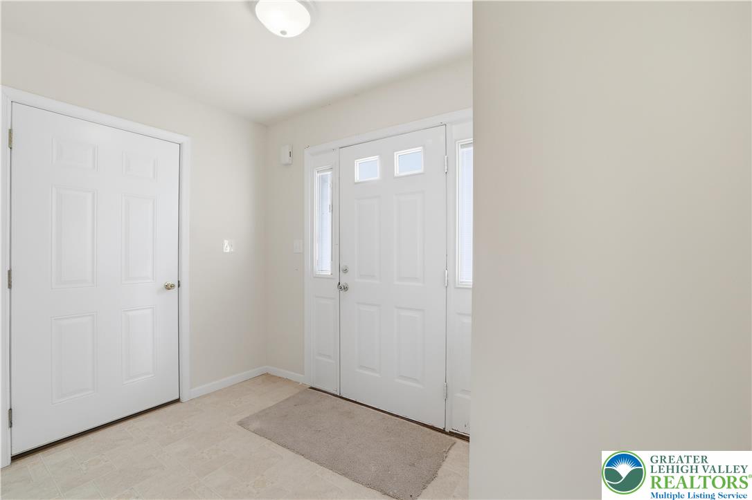 112 Amos Circle Bushkill, PA 18324 - Photo 3 of 52