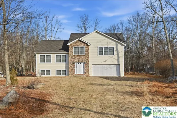 $329,900 | 112 Amos Circle, Bushkill, PA 18324