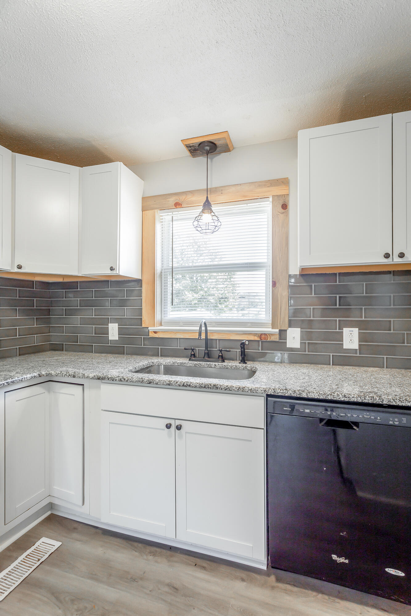 46 Cook Street LaFayette, GA 30728 - Photo 11 of 30 Kitchen sink