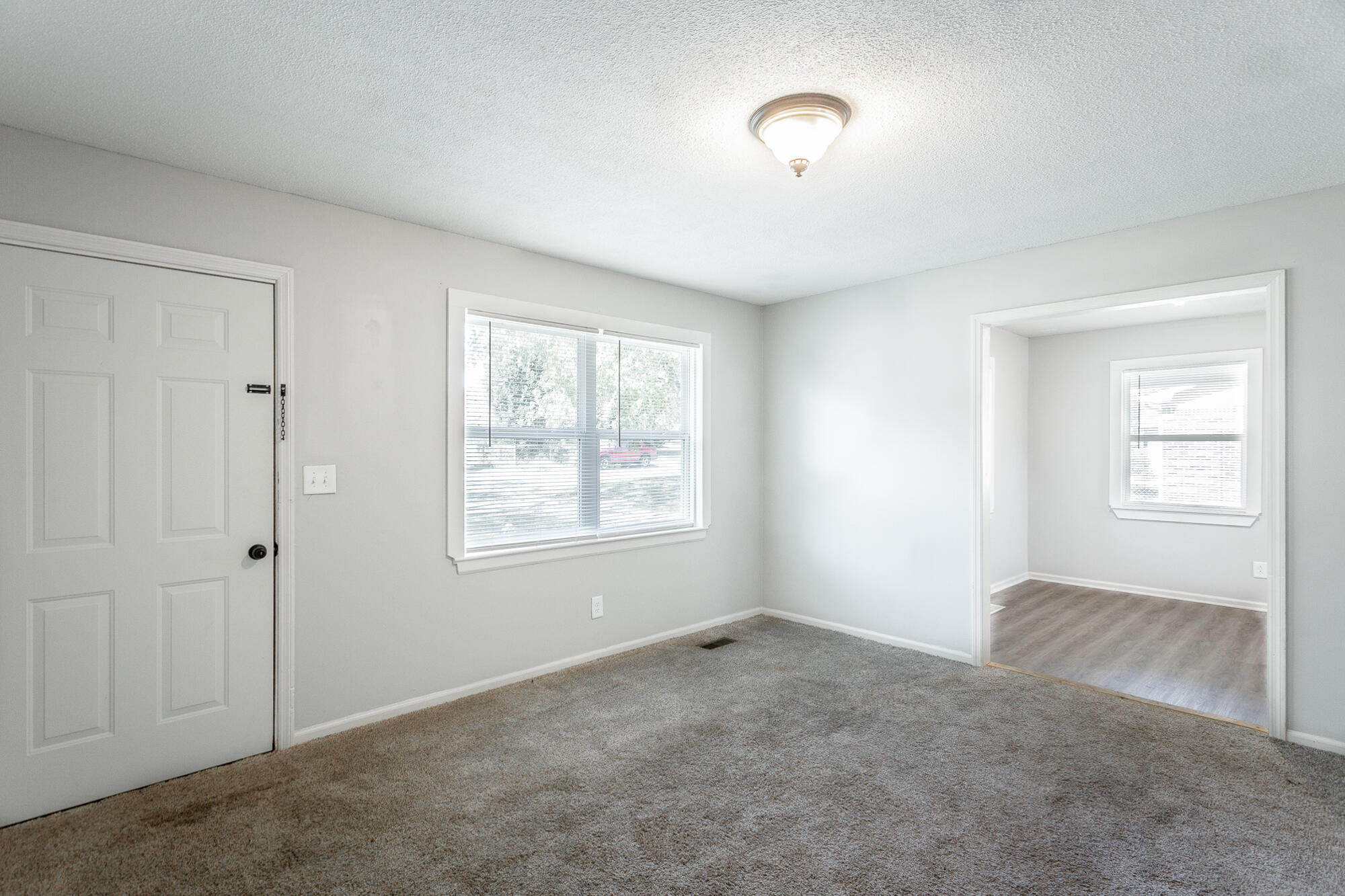 46 Cook Street LaFayette, GA 30728 - Photo 13 of 30 Living room