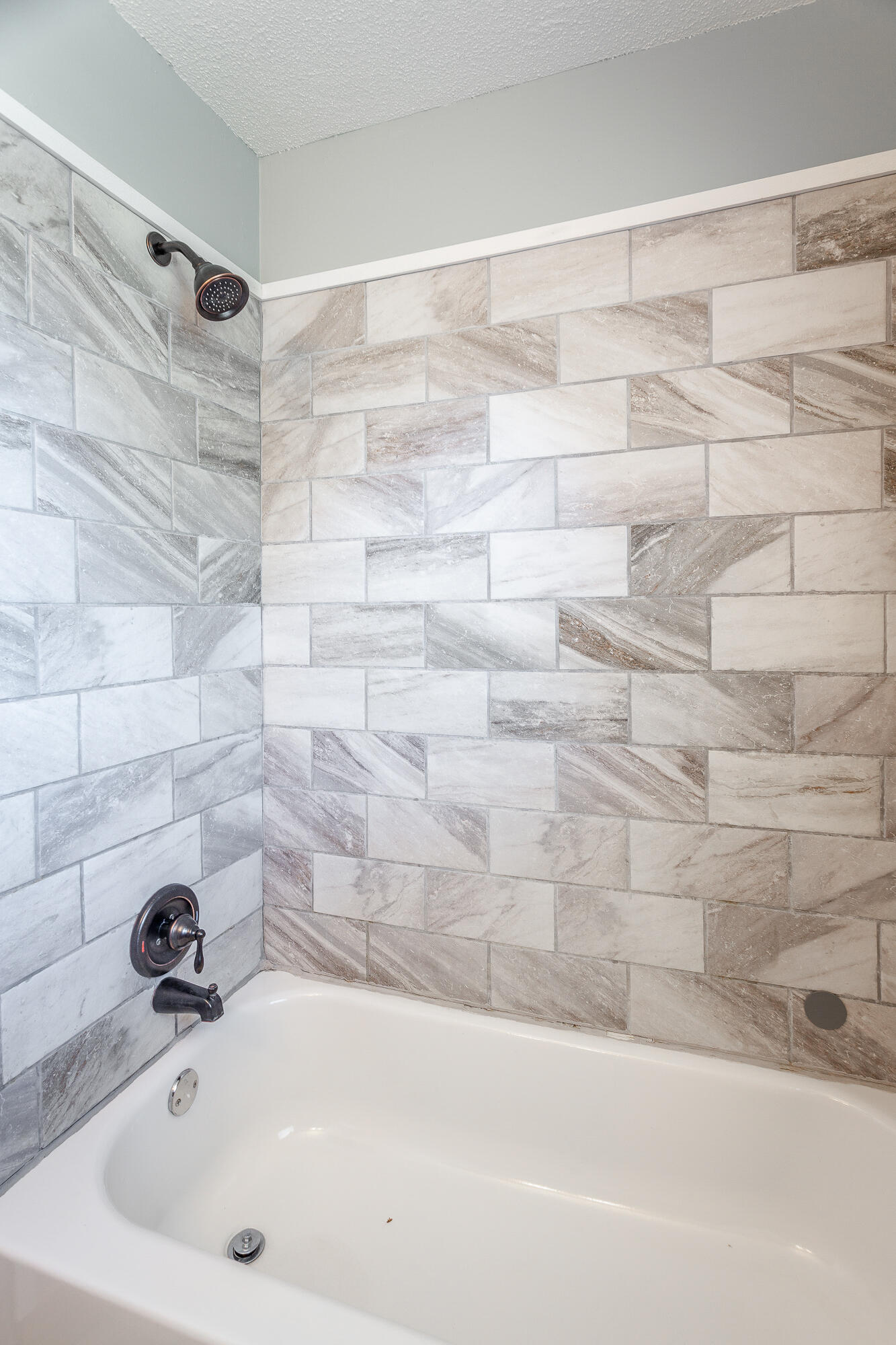 46 Cook Street LaFayette, GA 30728 - Photo 21 of 30 Tub/shower