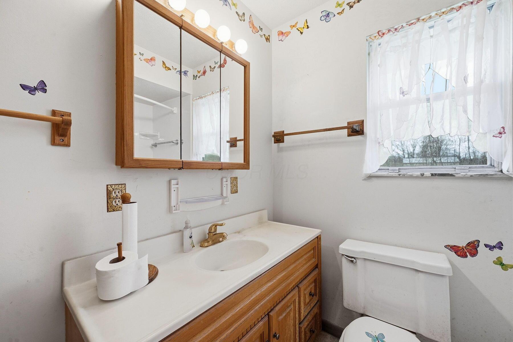 6943 Harlem Road Westerville, OH 43082 - Photo 31 of 57 Full Bath