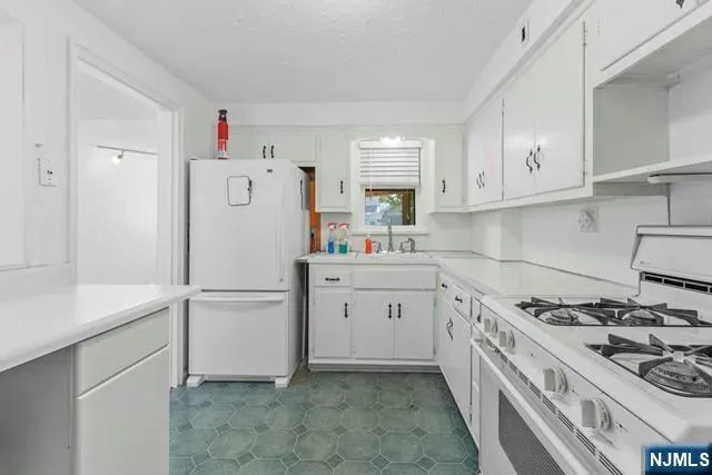 $3,490 | 91 Kingsland Street, Nutley, NJ 07110