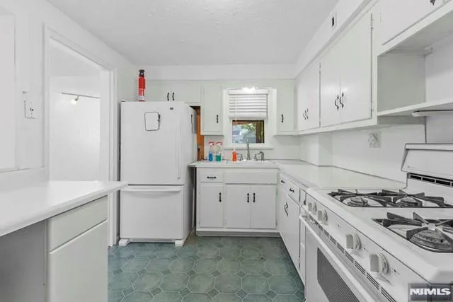 $3,490 | 91 Kingsland Street, Nutley, NJ 07110