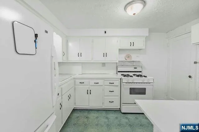 $3,490 | 91 Kingsland Street, Nutley, NJ 07110