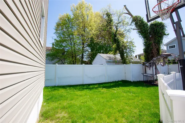 $4,200 | 363 Hewlett Parkway, Hewlett, NY 11557