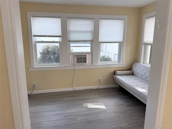 $4,200 | 363 Hewlett Parkway, Hewlett, NY 11557