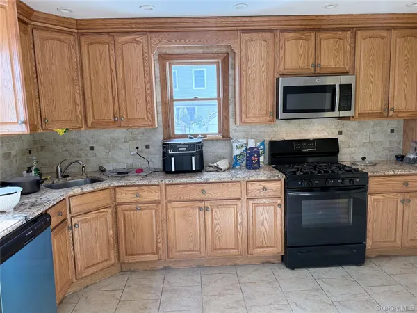 $4,200 | 363 Hewlett Parkway, Hewlett, NY 11557