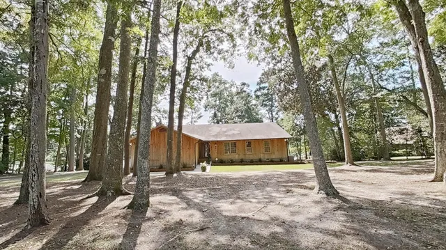 $599,900 | 289 Lake Trace Drive, Thomasville, GA 31757
