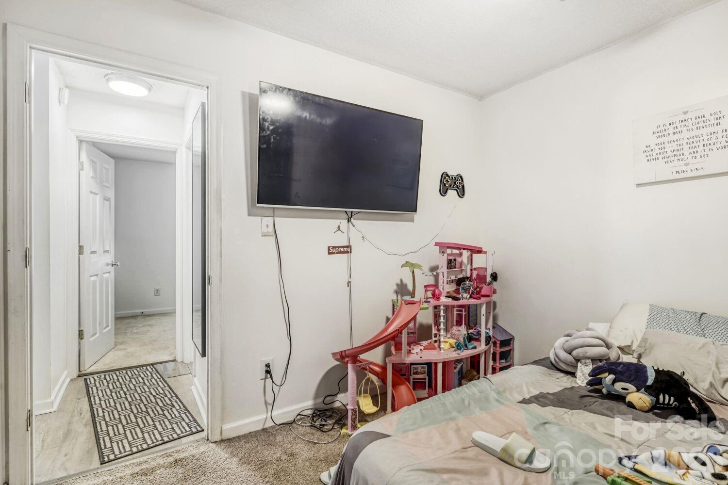 1412 Bells Knox Road Charlotte, NC 28214 - Photo 10 of 28