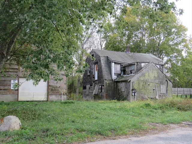 front view of house with a yard