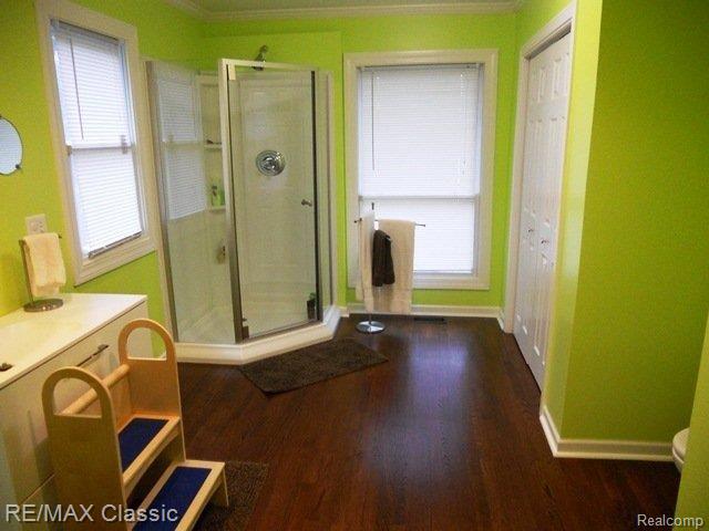 26053 Pleasant Valley Road Farmington, MI 48331 - Photo 10 of 16 1st Flr Bath.JPG