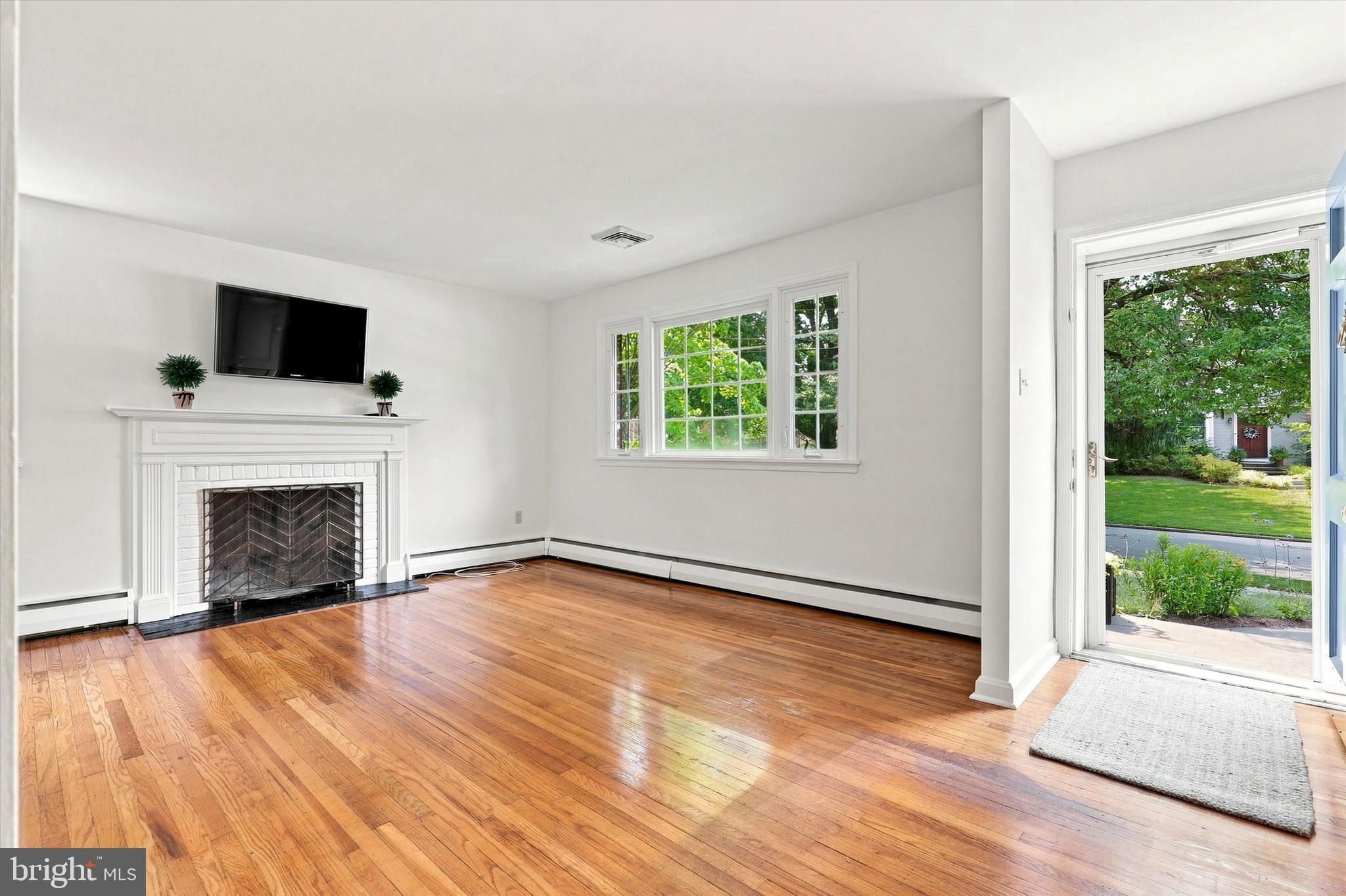 303 Landsende Road Devon, PA 19333 - Photo 5 of 37