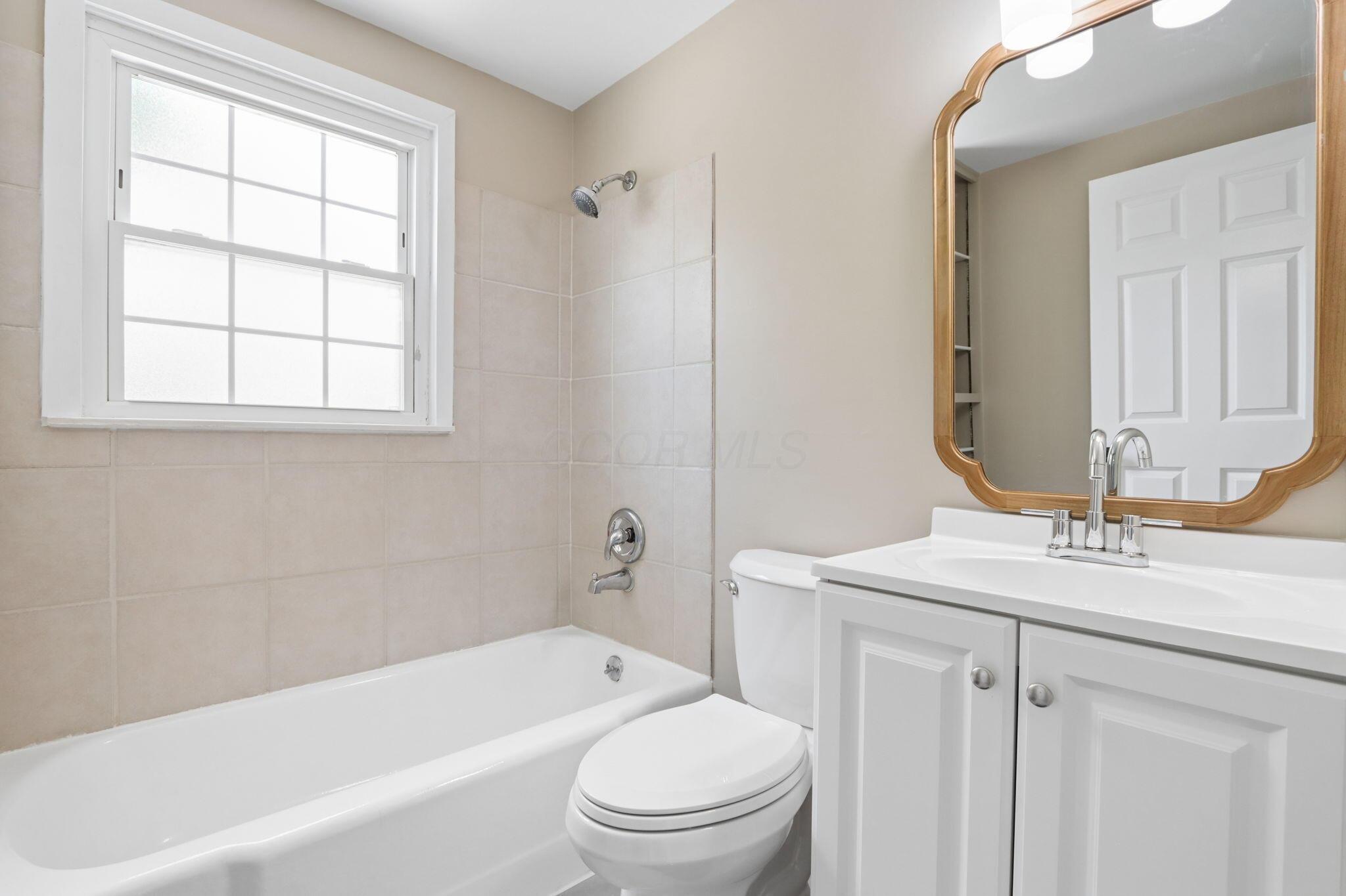 3022 Templeton Road Columbus, OH 43209 - Photo 24 of 38 Bathroom 2