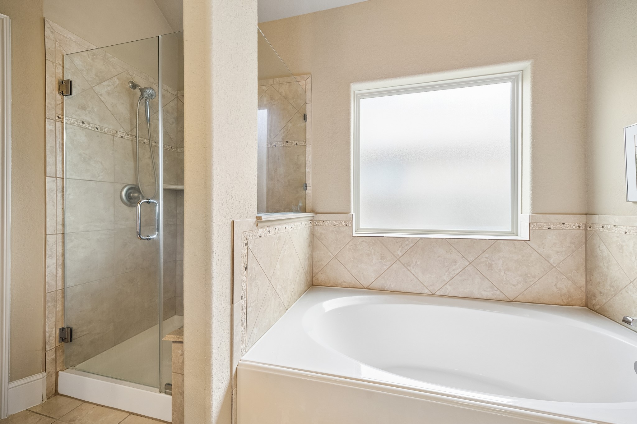 14 Tallgrass Way Spring, TX 77389 - Photo 23 of 31 Primary Bath with garden tub and separate shower