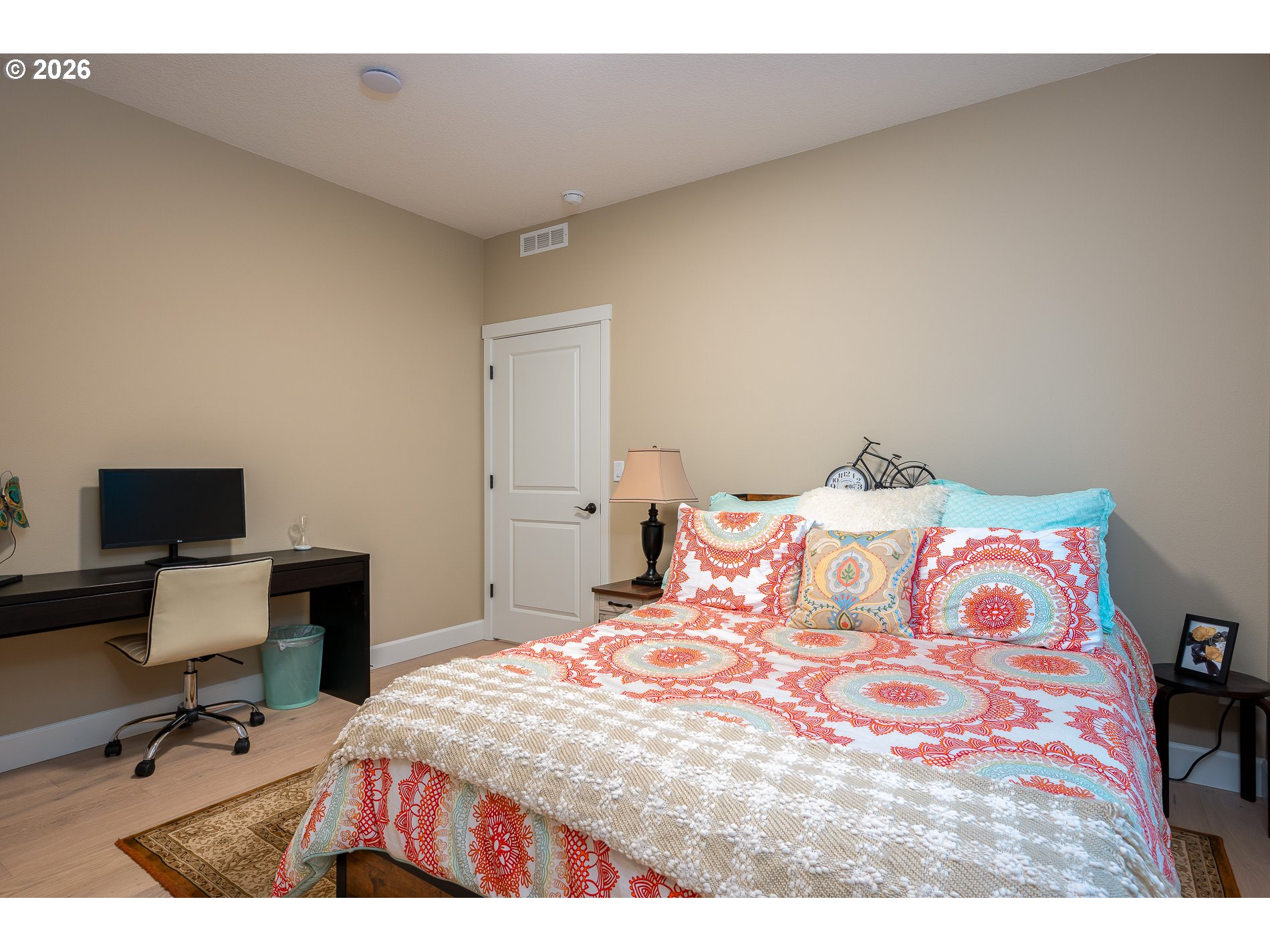 Undisclosed Address Ridgefield, WA 98642 - Photo 28 of 46 a bedroom with a bed and a desk