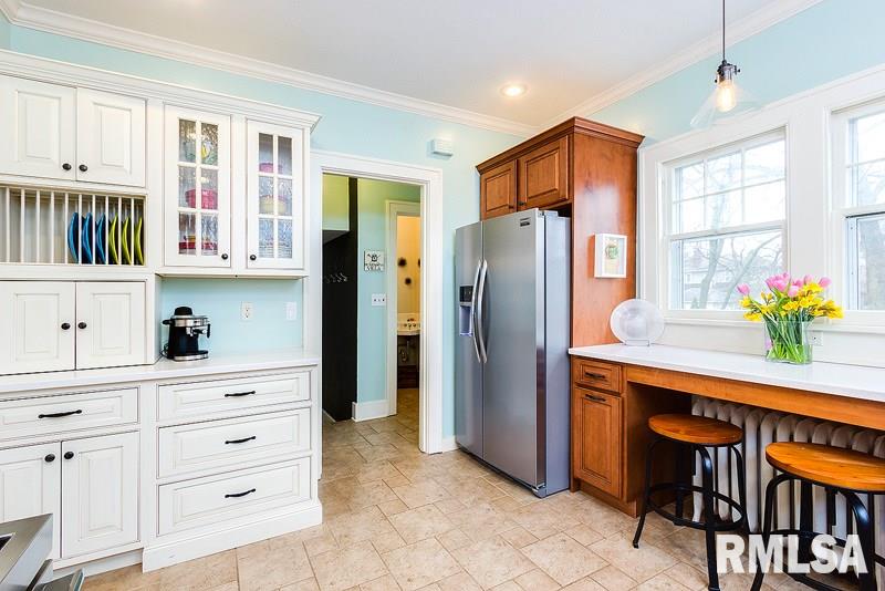 2739 Middle Road Davenport, IA 52803 - Photo 11 of 24 Gallery Image 11