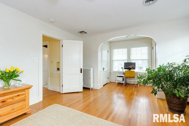 2739 Middle Road Davenport, IA 52803 - Photo 15 of 24 Gallery Image 15